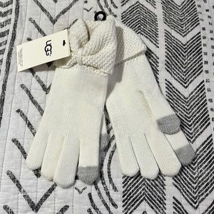 NWT Uggs ivory knit gloves with bow detail